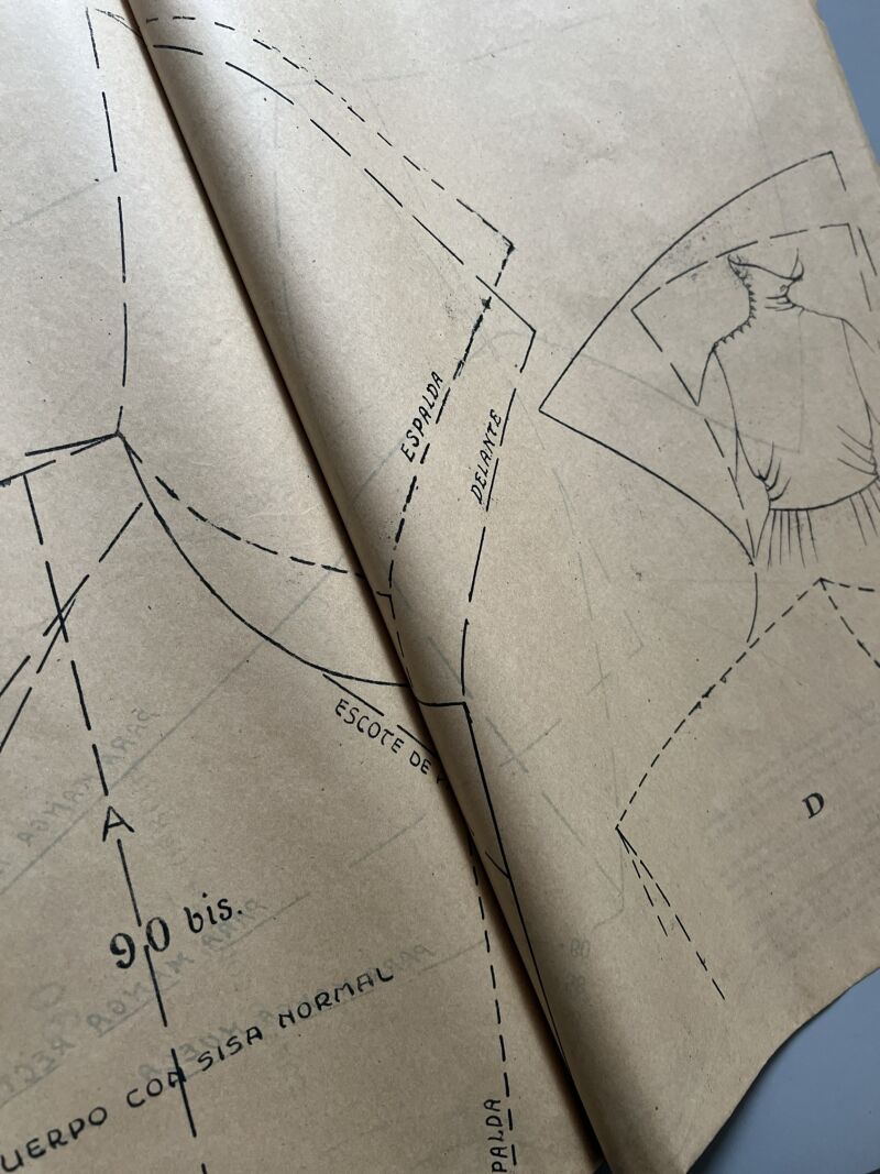 Lecciones sobre la moda. Cuerpos nº90. Patrones graduables Sistema Martí - ca, 1915-20