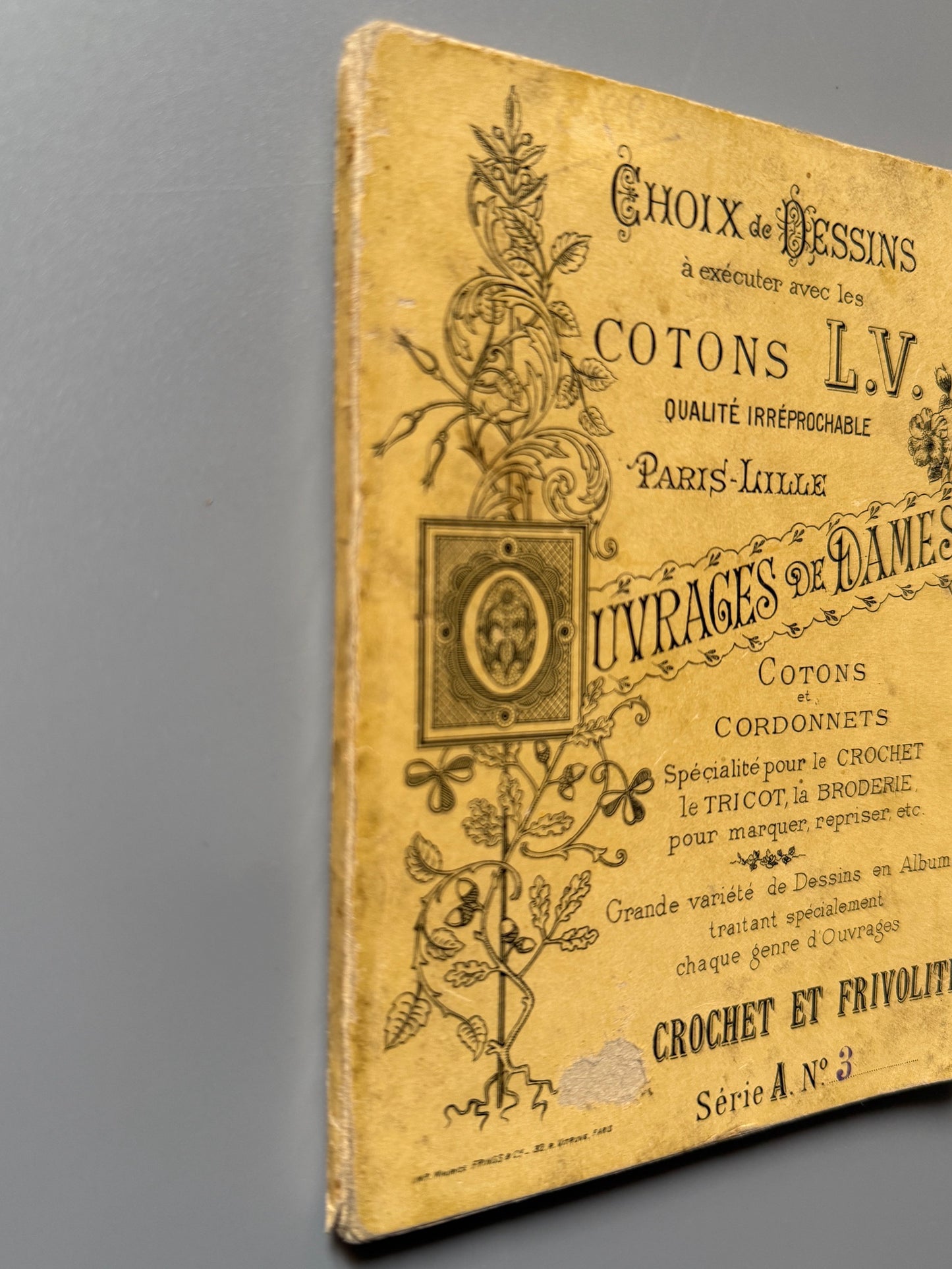 Libro de: Ouvrages de Dames. Crochet et frivolité, série A, nº3. Cotons L. V. - Imp. Maurice Frings, ca. 1920