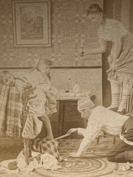 "That Pesky rat again", fotografía estereoscópica de teatro - Littleton View Co, ca. 1891