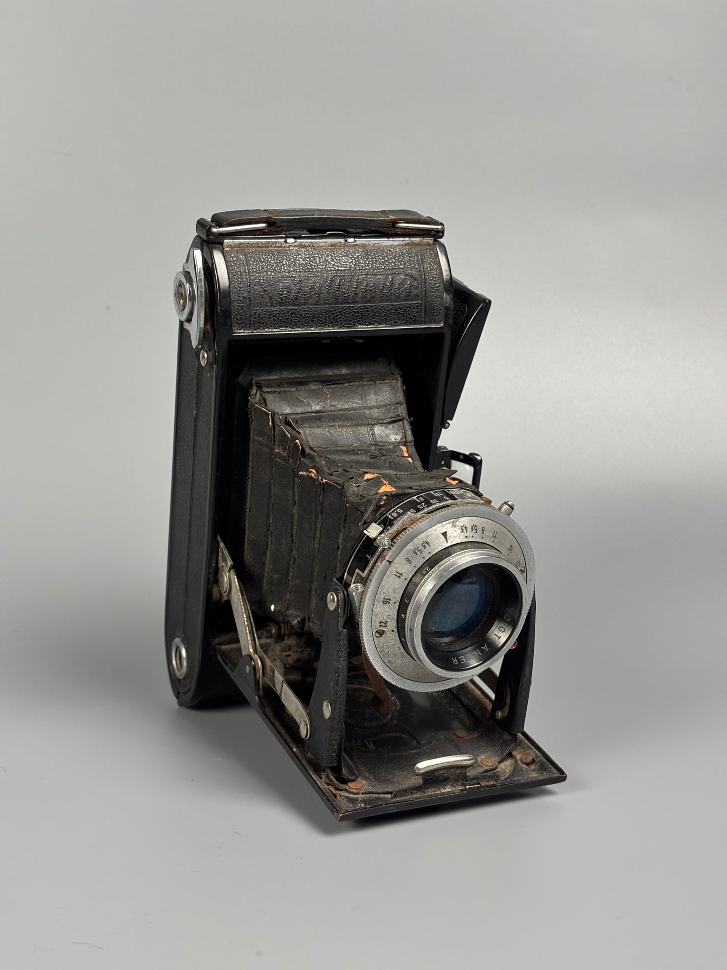 Cámara Analógica Voigtländer Bessa 6×9 – Formato Medio, Plegable, Película 120 (1949)