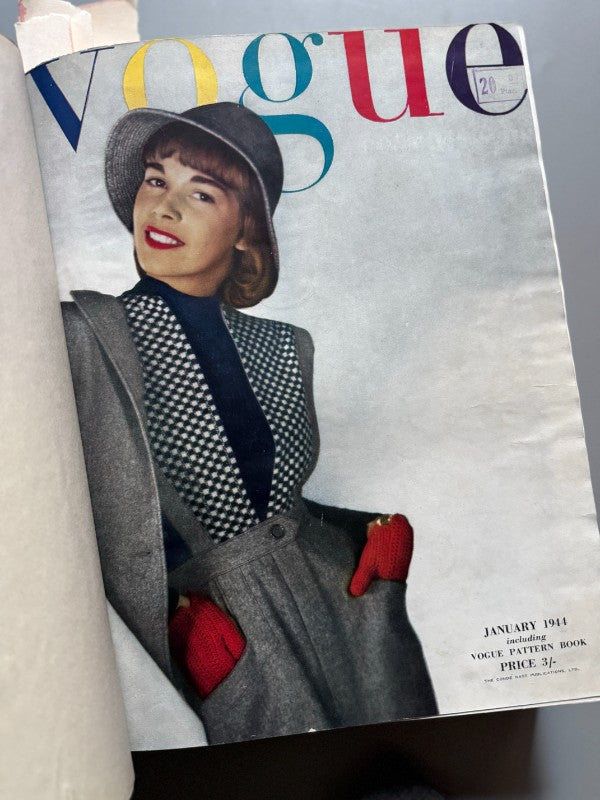 British Vogue, 1944 - 1945 completos. Artículos y fotografías de Lee Miller