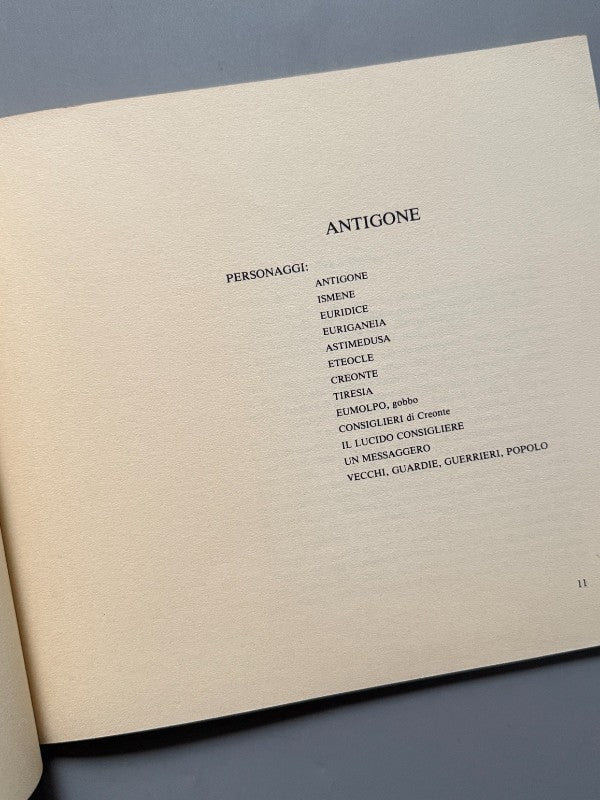 Antigone, Salvador Espriu (portada Subirachs - firma traductor) - Palermo, 1988