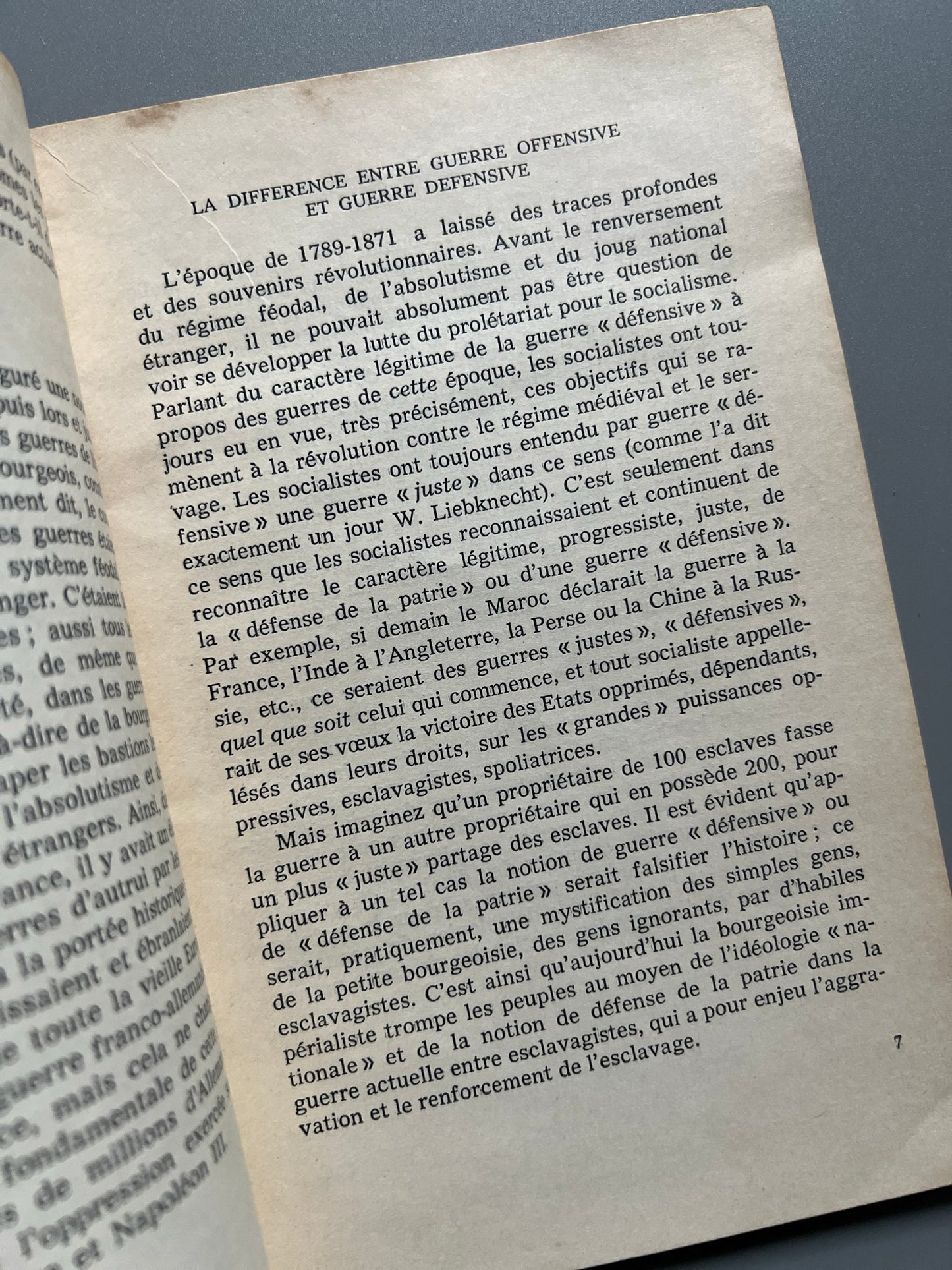 Libro de: Le socialisme et le guerre, V. I. Lenin - Ediciones en Lenguas Extranjeras, ca. 1960