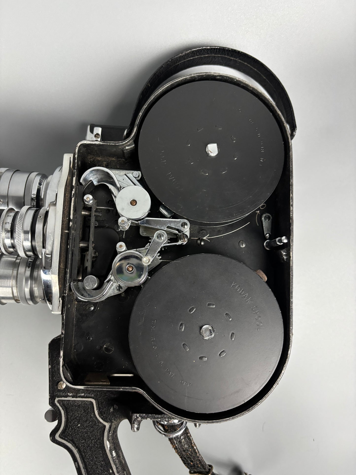 Cámara de Cine Bolex Paillard H-16 16mm (c. 1940) con Dos Objetivos – Elgeet 13mm + Kodak Anastigmat 63mm
