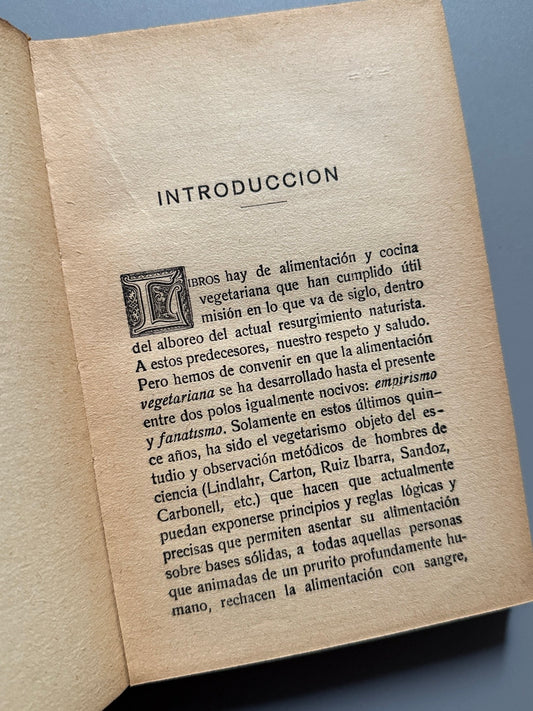 Libro de: Nutrición humana y cocina vegetariana científica, Eduardo Alfonso - Editorial Pueyo, 1932