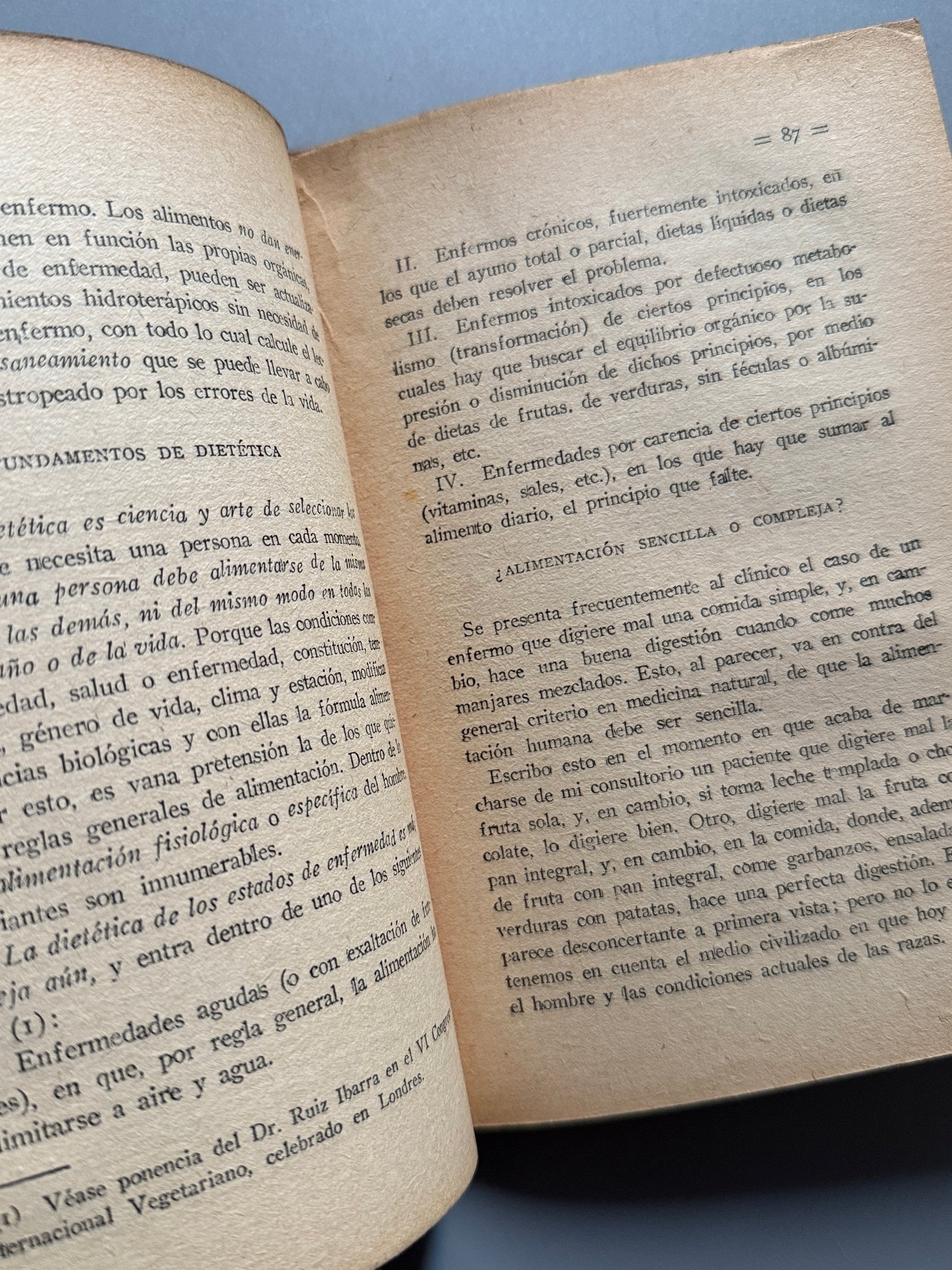 Libro de: Nutrición humana y cocina vegetariana científica, Eduardo Alfonso - Editorial Pueyo, 1932