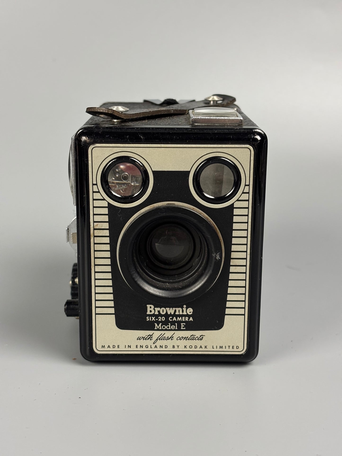 Cámara Analógica Kodak Six-20 Brownie Model E – Formato Medio, Película 620