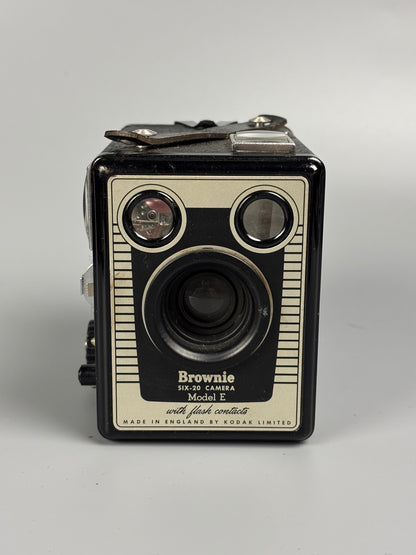 Cámara Analógica Kodak Six-20 Brownie Model E – Formato Medio, Película 620