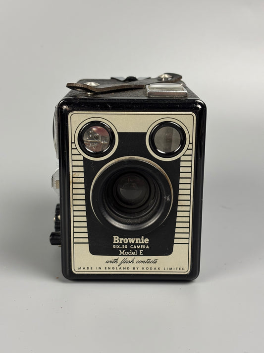 Cámara Analógica Kodak Six-20 Brownie Model E – Formato Medio, Película 620