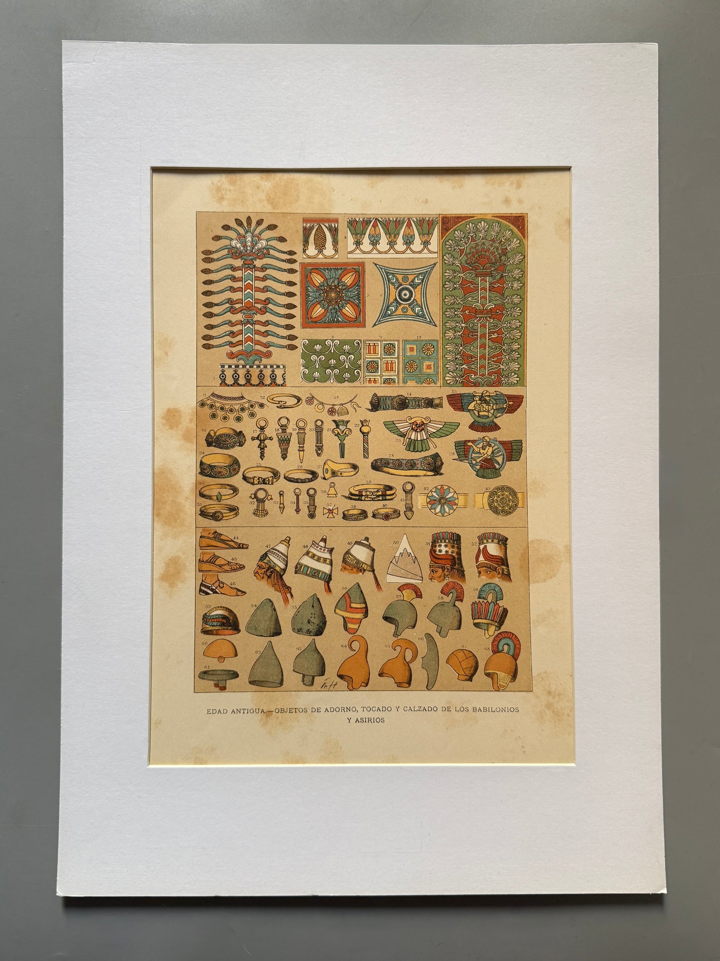 Cromolitografía objetos de adorno, tocado y calzado de los babilonios y asirios - Historia general del arte. Montaner y Simón ca. 1890