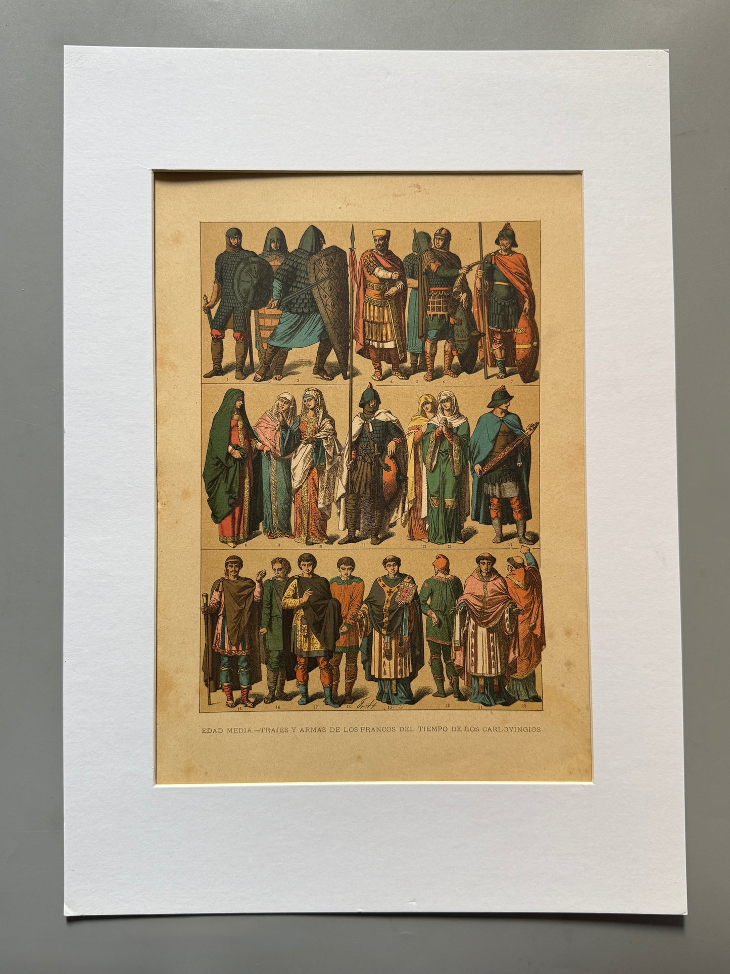 Cromolitografía trajes y armas de los francos - Historia general del arte. Montaner y Simón ca. 1890