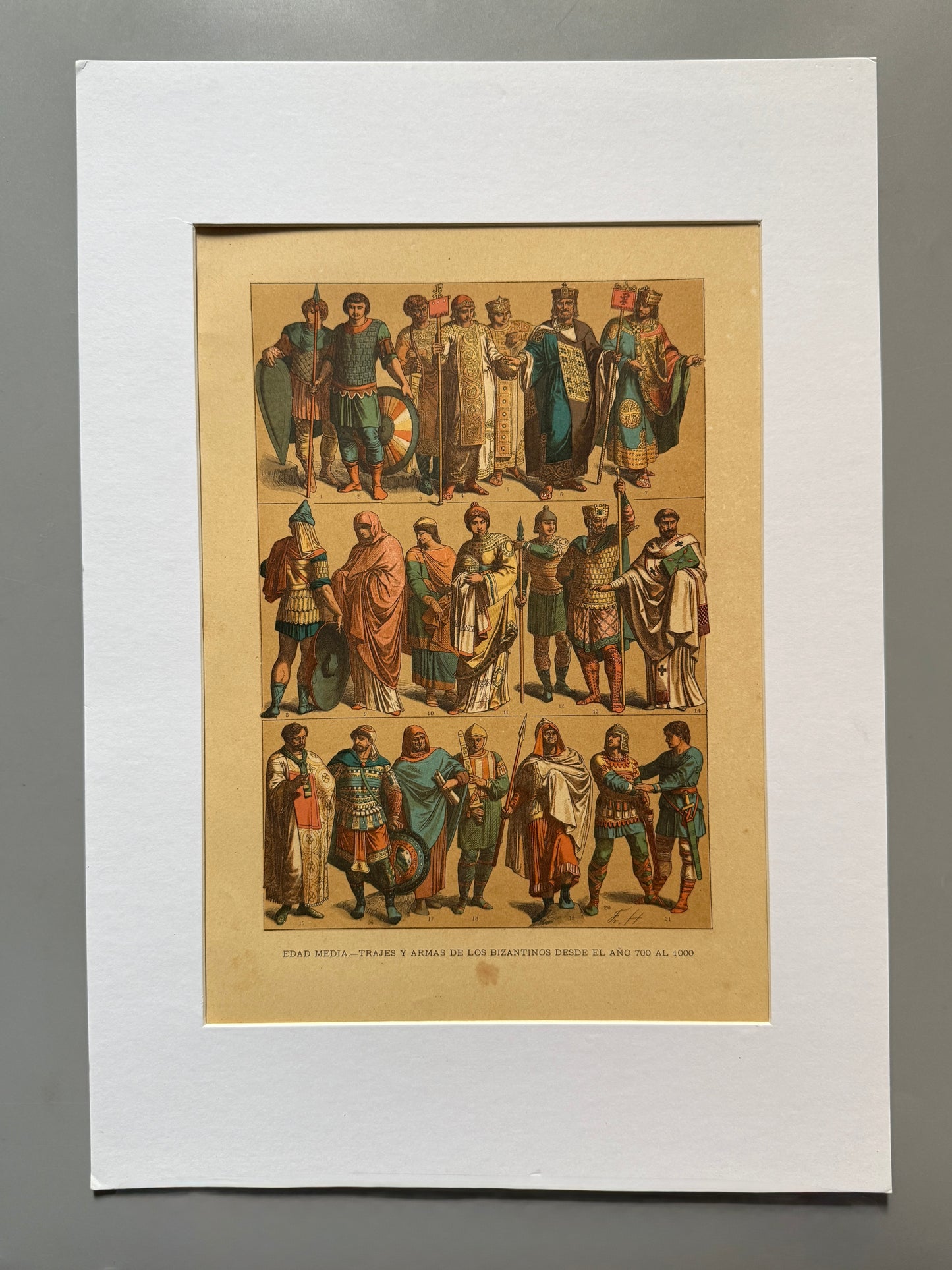 Cromolitografía trajes y armas de los bizantinos - Historia del traje. Montaner y Simón ca. 1890