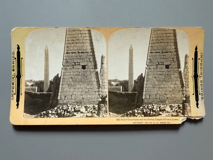 Fotografía estereoscópica Pilón y obelisco, Templo de Luxor, Egipto - Imprerial Series, ca. 1901