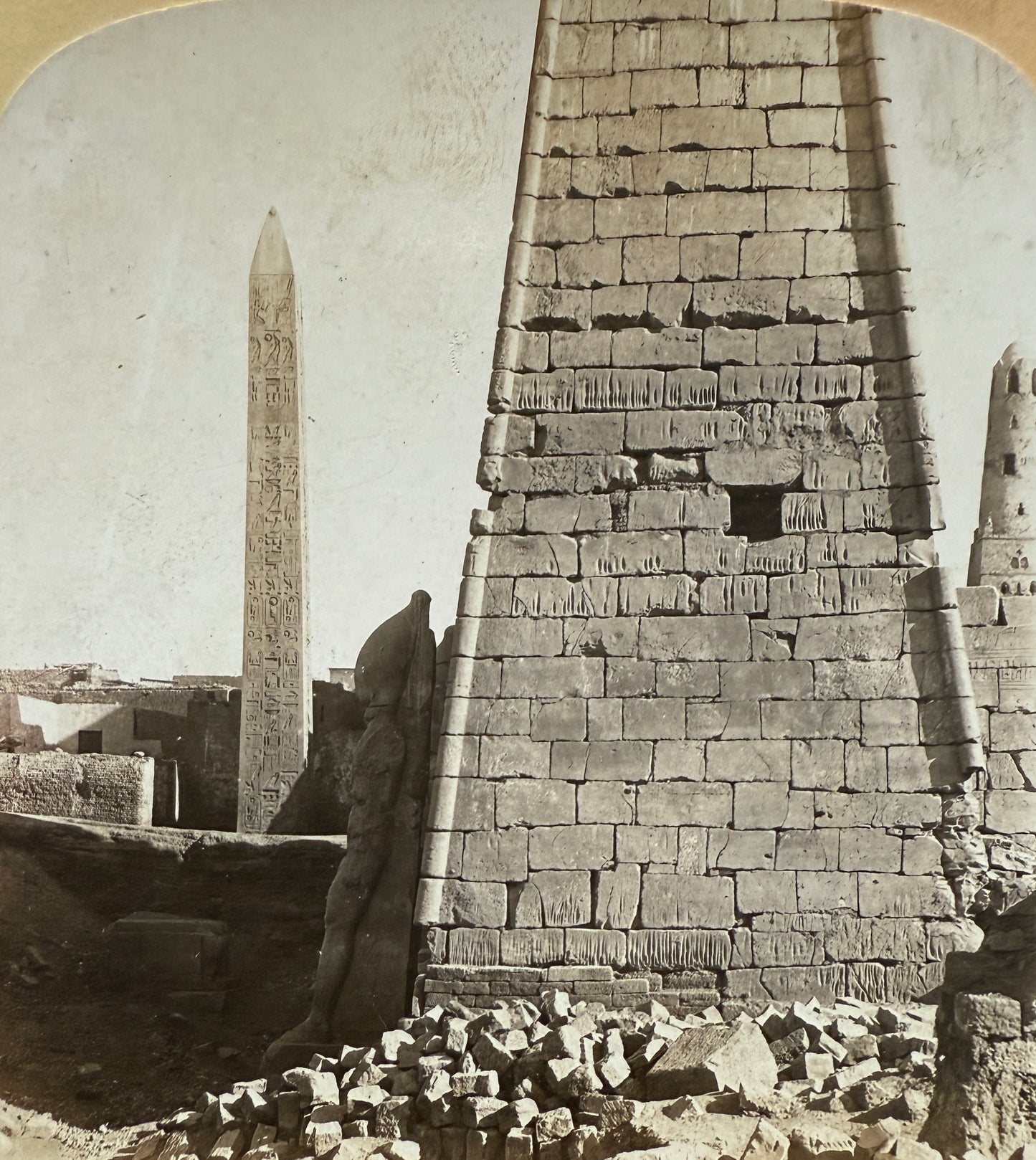 Fotografía estereoscópica Pilón y obelisco, Templo de Luxor, Egipto - Imprerial Series, ca. 1901