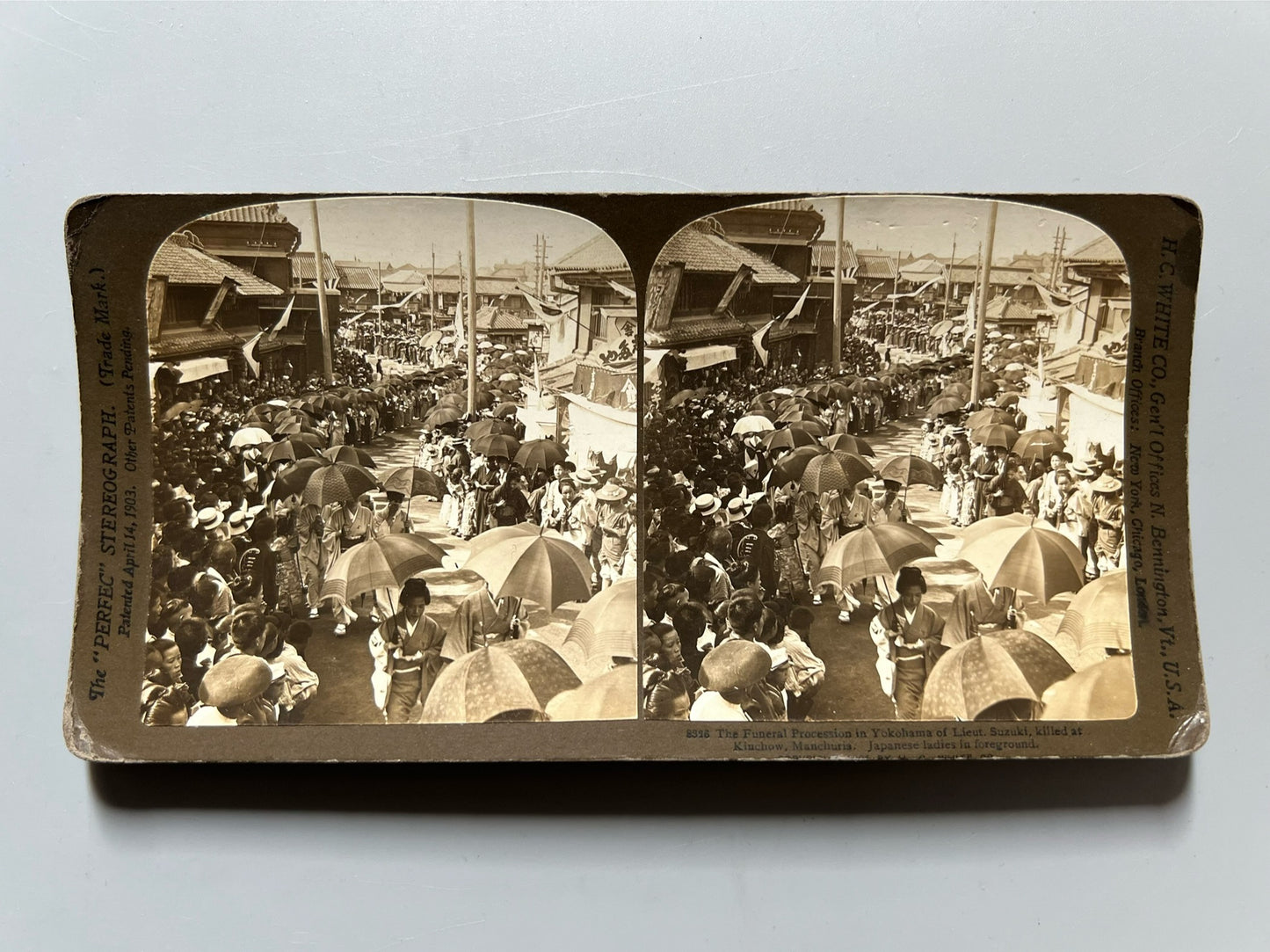 Procesión funeraria en Yokohama del general Lieut Suzuki, fotografía esterescópica - Keyston View Company, ca. 1904