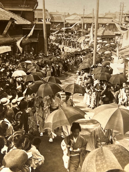 Procesión funeraria en Yokohama del general Lieut Suzuki, fotografía esterescópica - Keyston View Company, ca. 1904