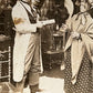 "At the city cousin's", fotografía estereoscópica de teatro - H. C. White Co, ca. 1902