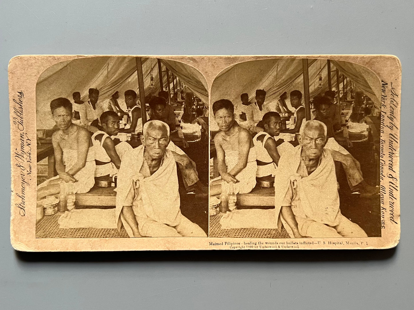 Hospital de Manila, filipinos curándose las heridas, fotografía estereoscópica bélica - Strohmeyer & Wyman Publishers, ca. 1899
